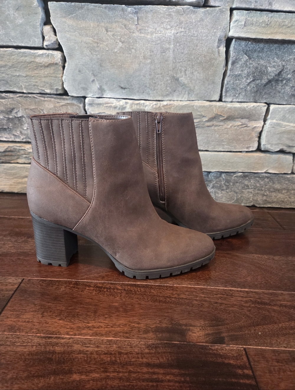 Kelly & Katie Yona Chelsea Boots